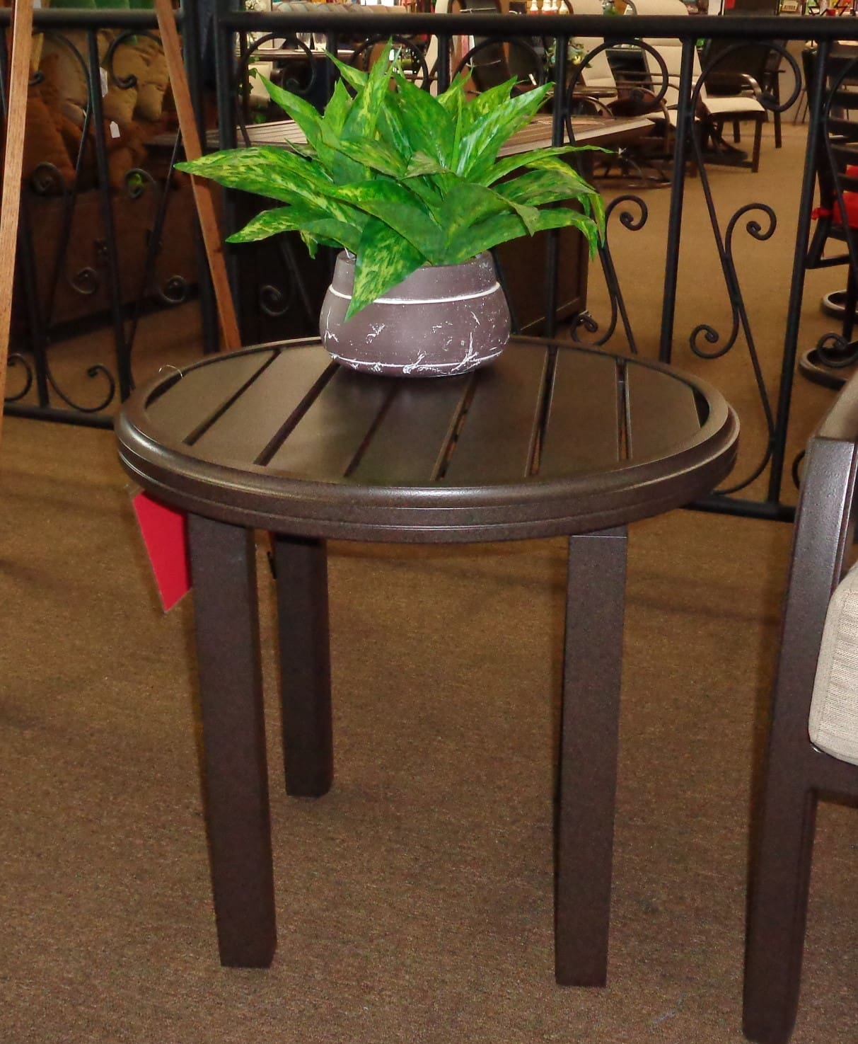 Tropitone Amici 24" Round End Table, 22" high