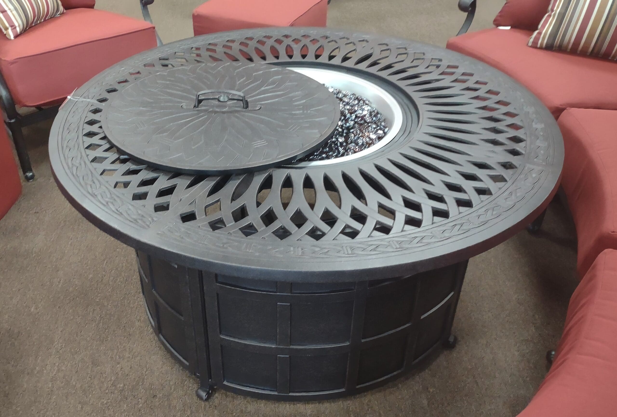 Hanamint Mayfair 48 in Round Fire Table