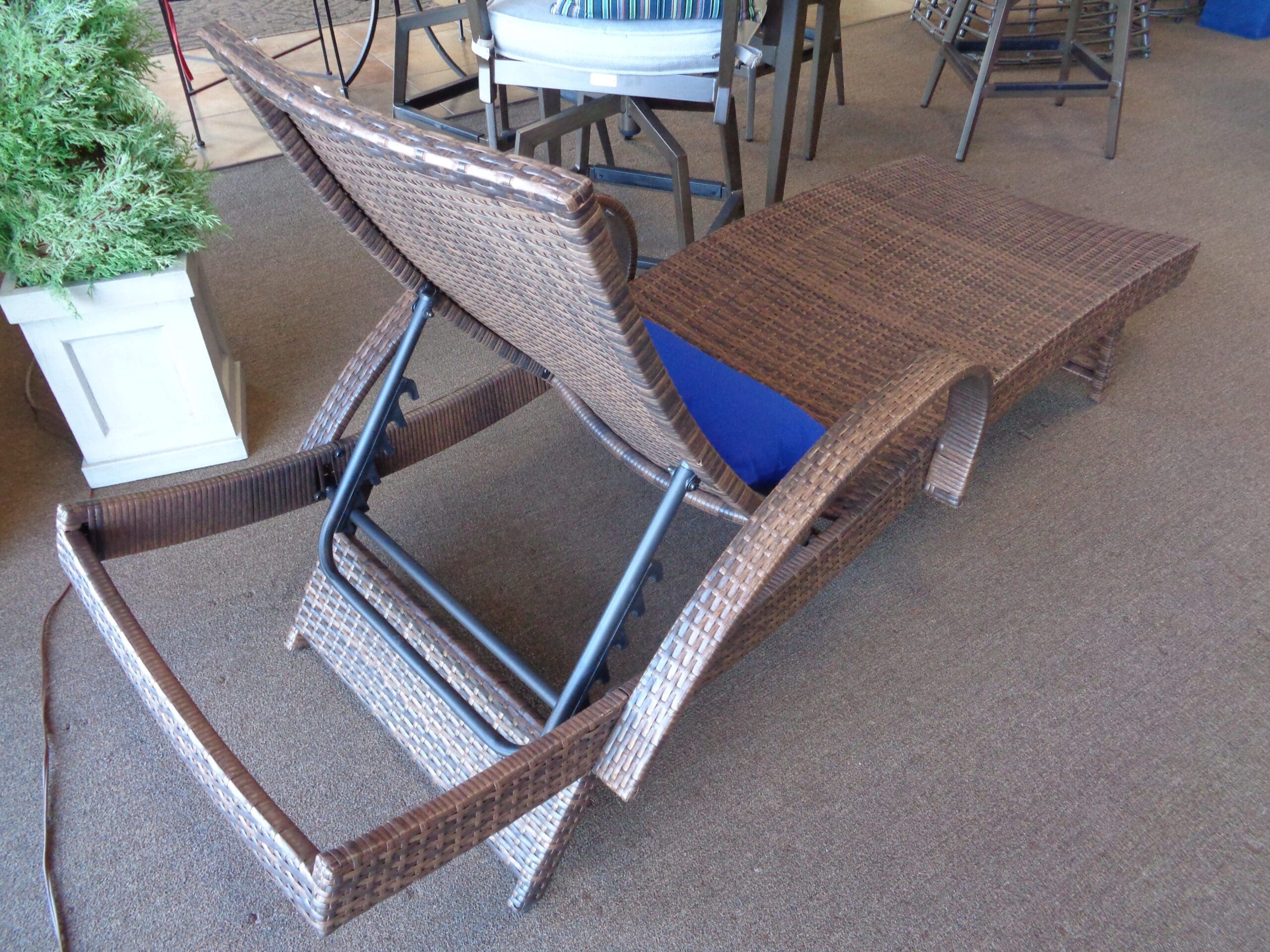 Kantana Chaise Lounger - Image 2