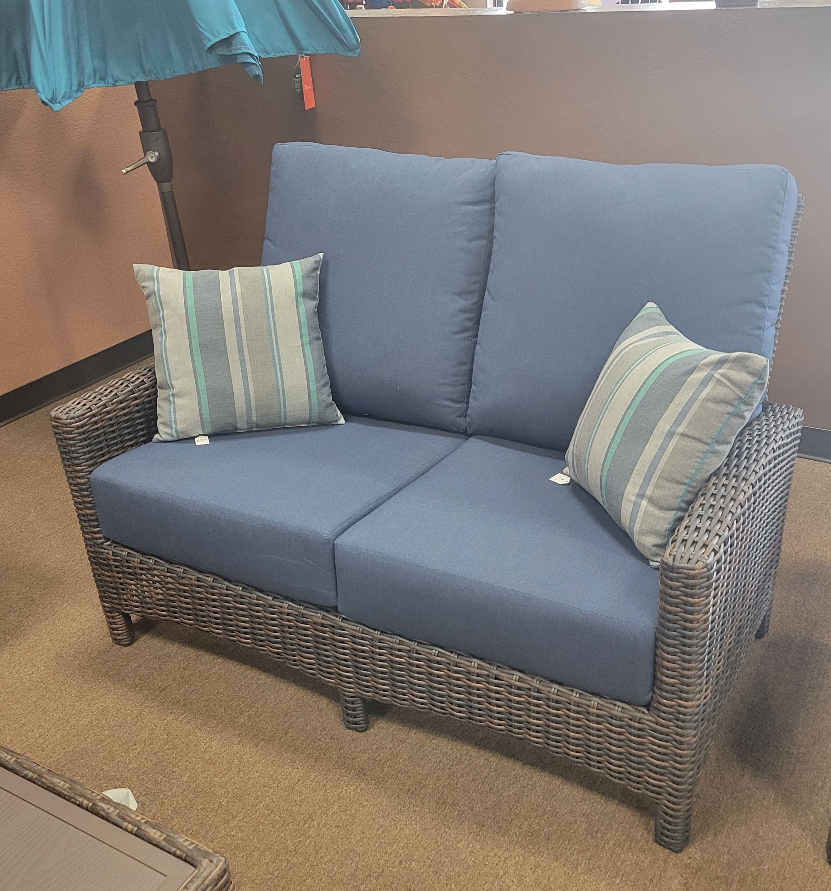 Ventana Loveseat