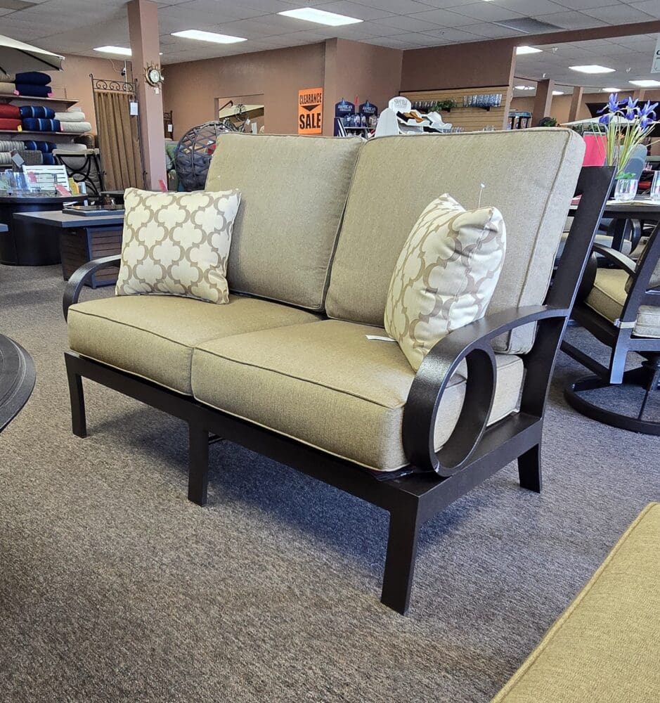 Regatta Loveseat