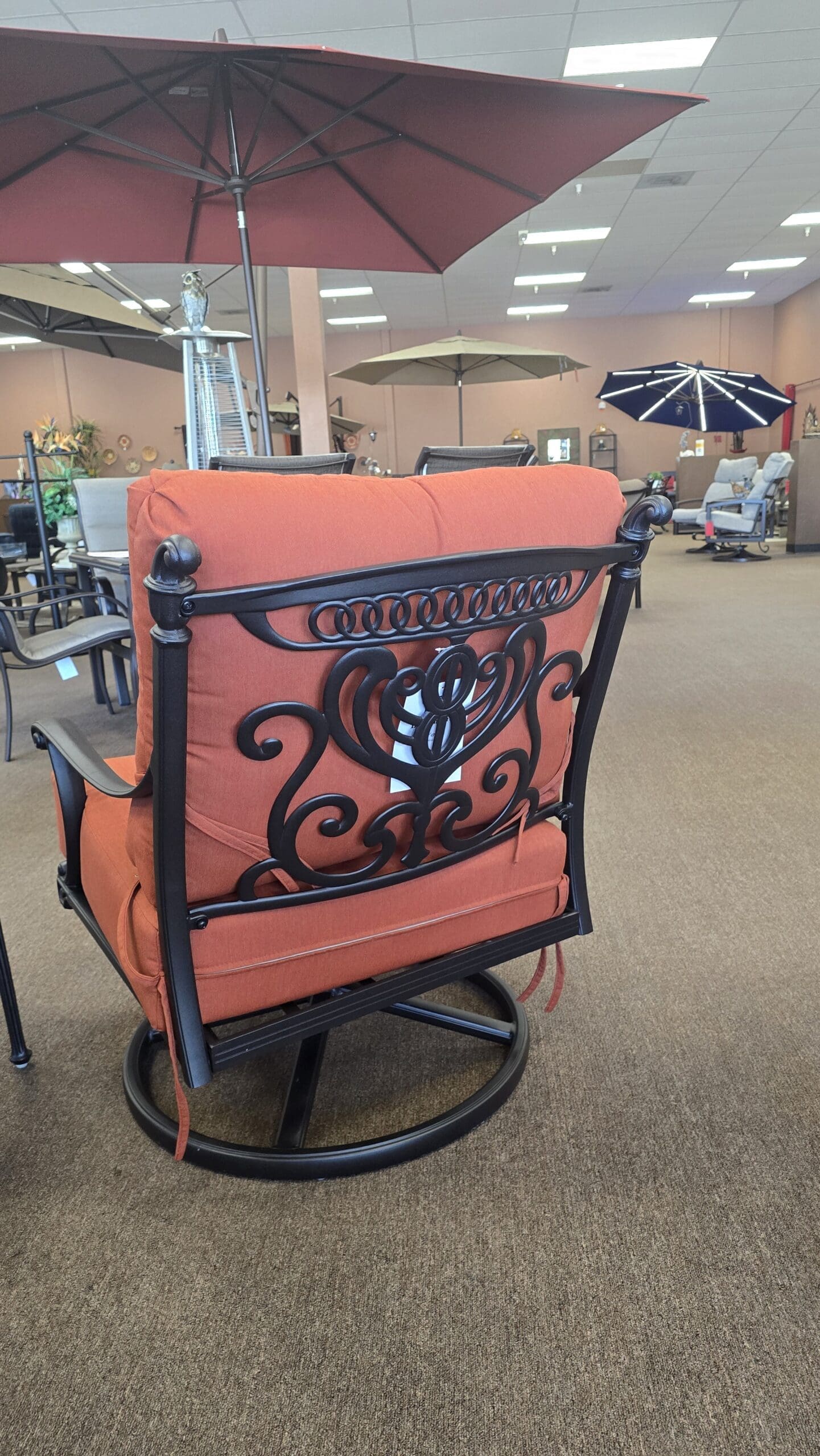 Grand Tuscany Club Swivel Rocker - Image 2